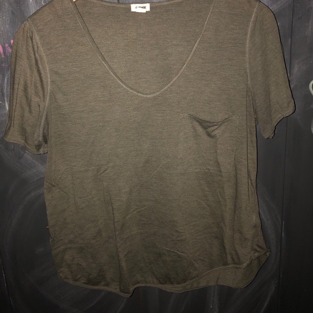 Scoop neck frocket T-shirt